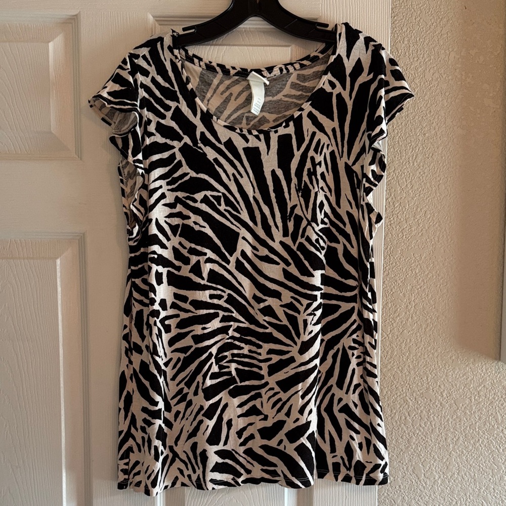 H&M Black and White Zebra Print Short Sleeve Top